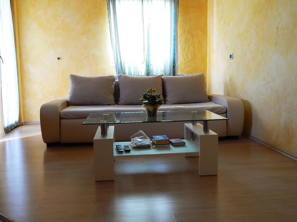 Apartment Karmen Porec Bagian luar foto